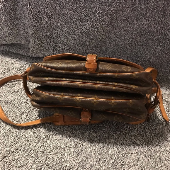 Louis Vuitton Saumur 30 - Picture 2 of 8